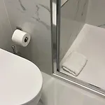 Modern Apt, 25 Min Duomo, Metro 5 Min & Wifi Apartament Mediolan