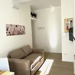 Apartament Modern Apt, 25 Min Duomo, Metro 5 Min & Wifi Mediolan