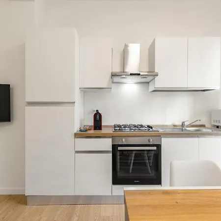 Modern Apt, 25 Min Duomo, Metro 5 Min & Wifi Apartament Mediolan