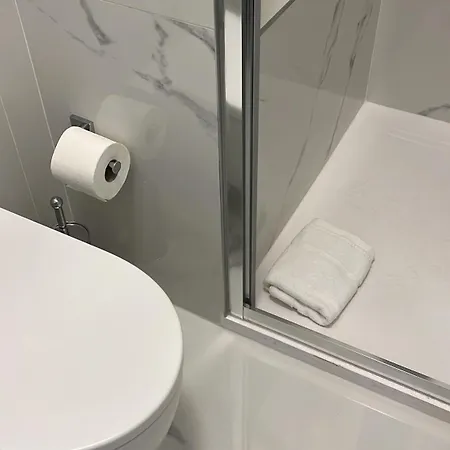 Modern Apt, 25 Min Duomo, Metro 5 Min&wifi Apartment Mailand